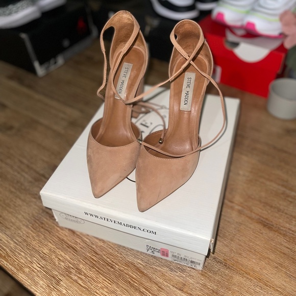 Heels - Picture 1 of 2